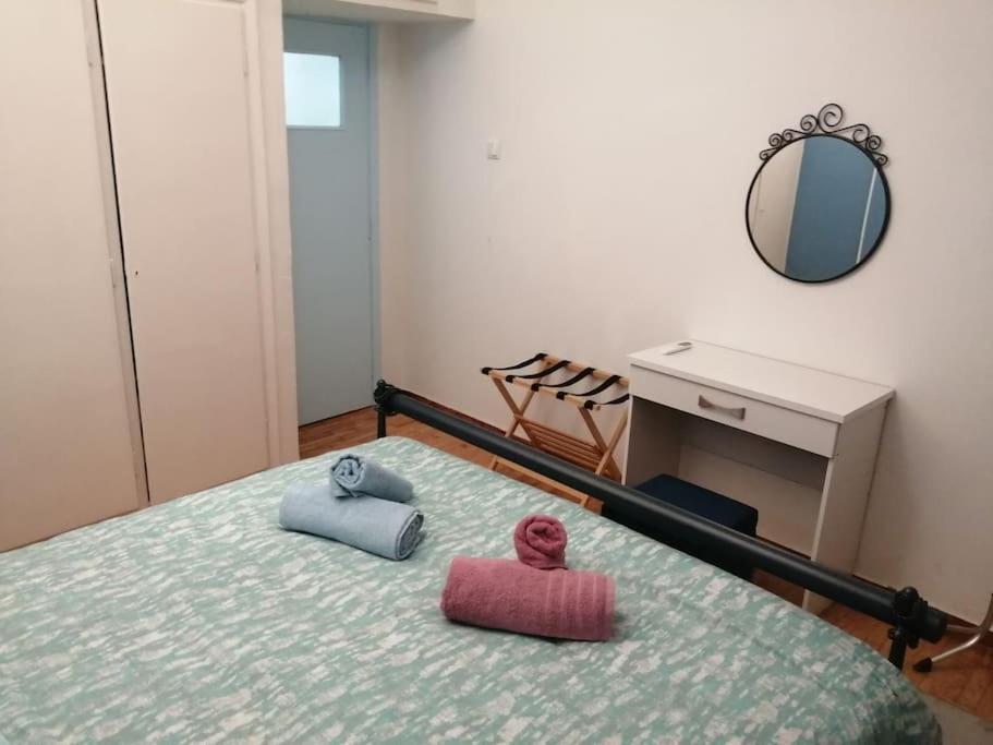 Ανακαινισμένο 8 Λεπτά Από Το Μετρό. Apartment Athens Exterior photo