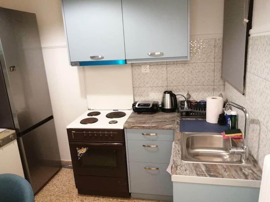 Ανακαινισμένο 8 Λεπτά Από Το Μετρό. Apartment Athens Exterior photo